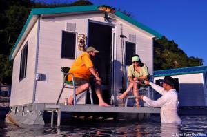 fly-In-floating-cabins-5